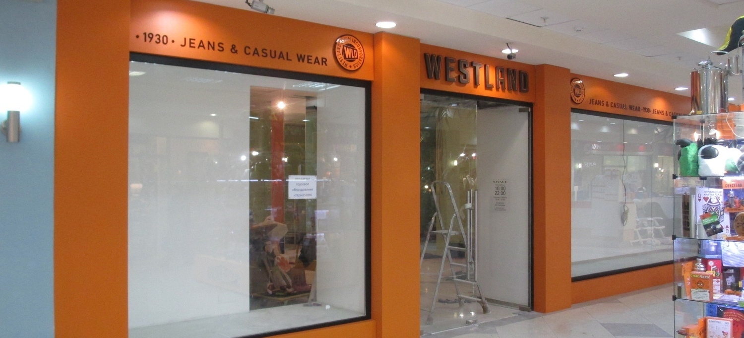 дизайн магазина брендирование витрины оранжевое оформление торговой точки 